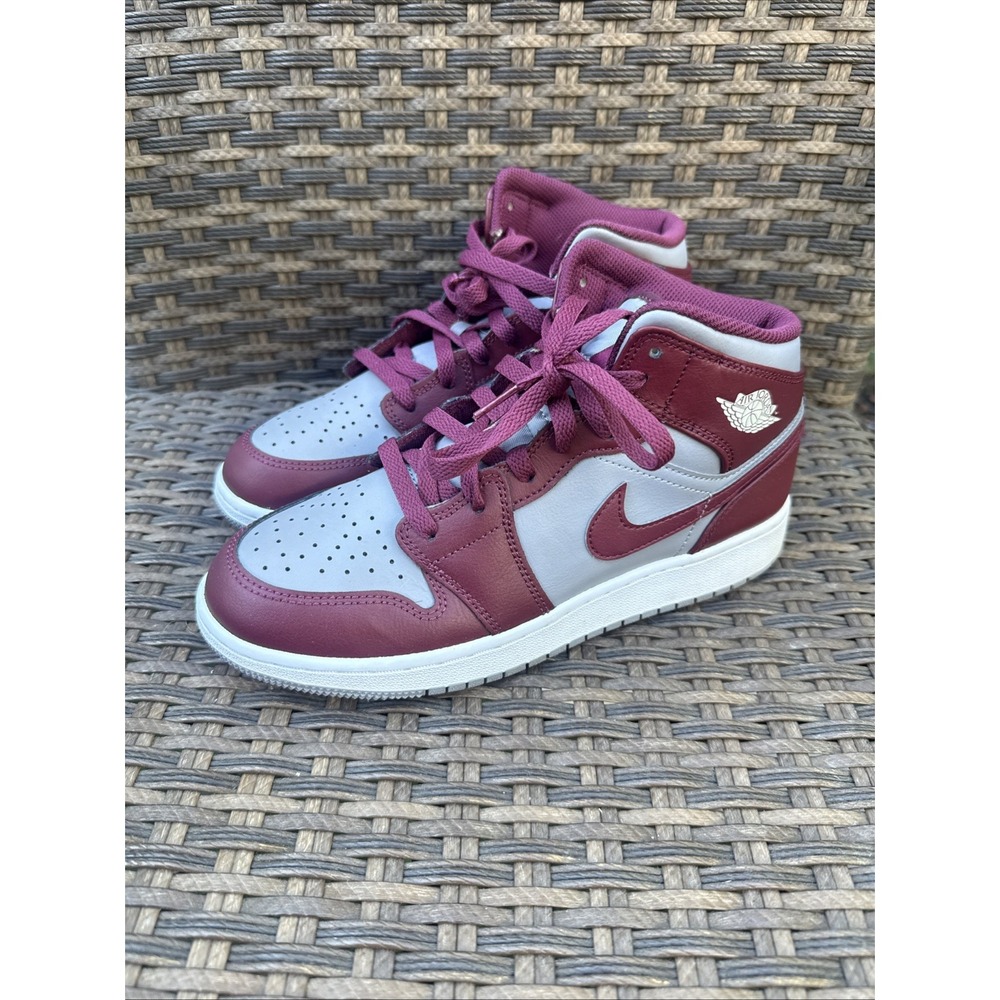 Air Jordan 1 Mid GS 'Cherrywood Red Size 6Y